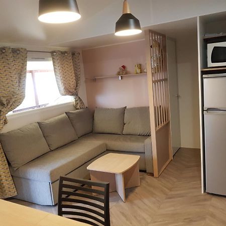Mobil Home Maxi Confort Sur La Cote D'Azur Fréjus Extérieur photo